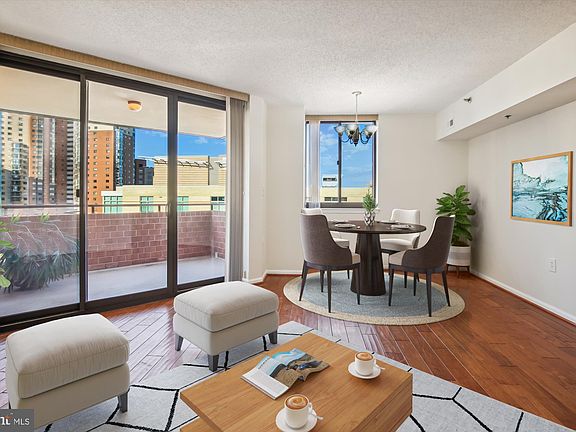3rd image of 1001 N Randolph St APT 1004