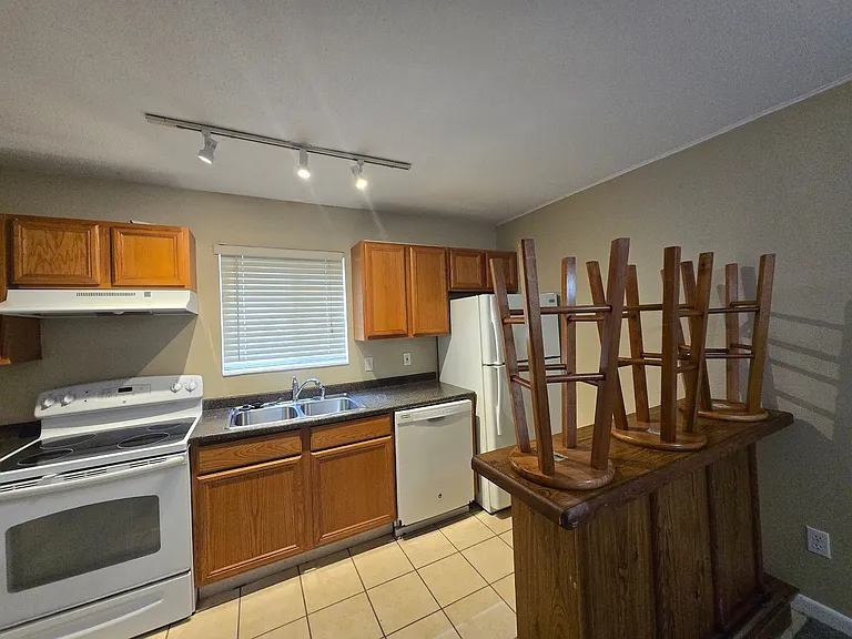 507 NW 39th Rd #106 — Photo 10