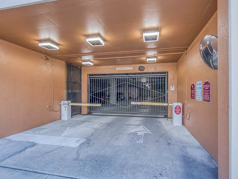 511 Lucerne Ave #401 — Photo 54
