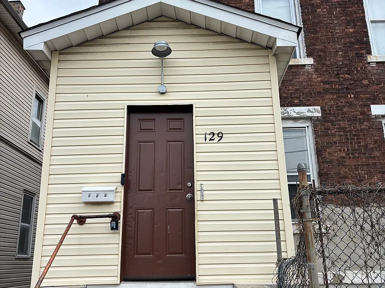 127-129 Fulton St #1 — Photo 1