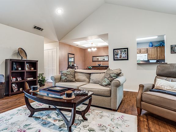 4th image of 1106 Woburn Dr