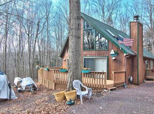 1070 Boathouse Rd, Lakeville, PA 18438