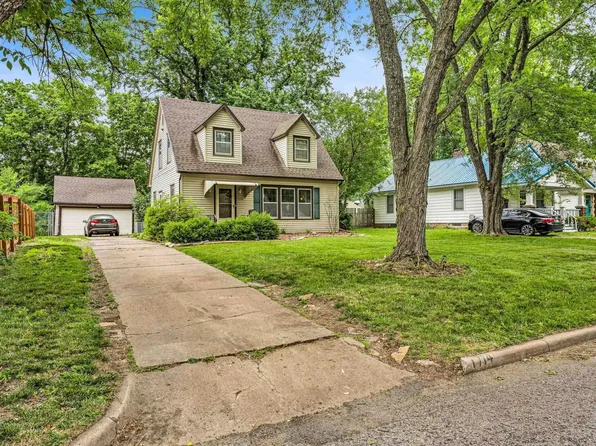 1714 SW Randolph Ave, Topeka, KS 66604