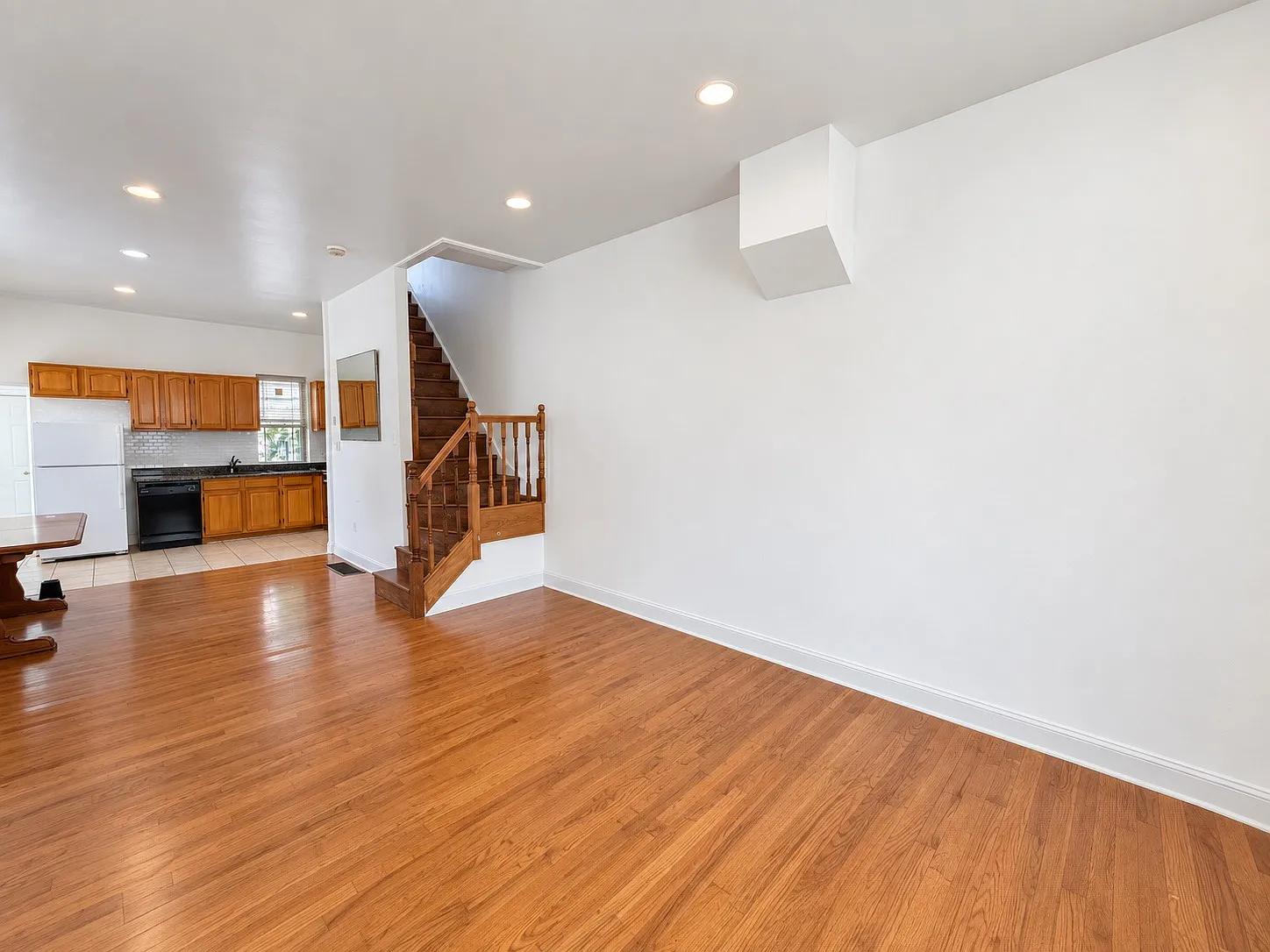 3 bed, 1120 sqft, $1,990 — Photo 2