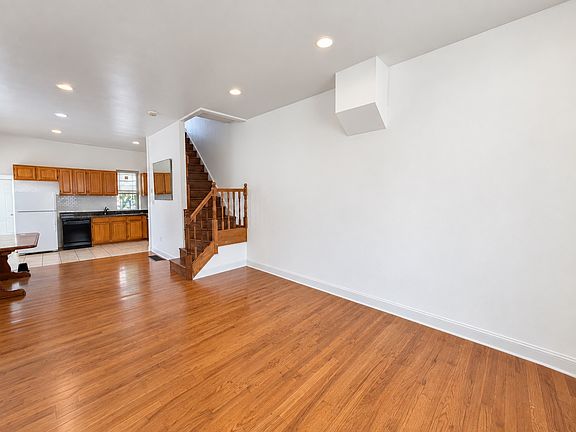 2nd image of 3873 Brandywine St