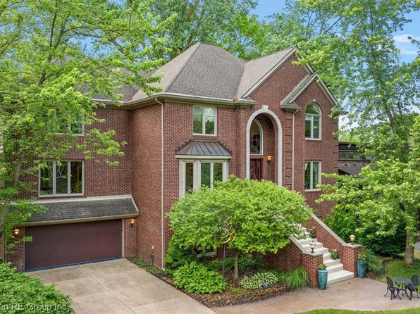 5750 Sunny Crest Dr, West Bloomfield, MI 48323