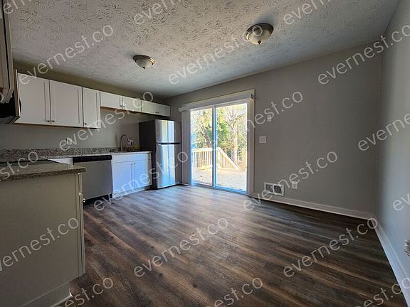 4th image of 1915 Alton Green Dr NE
