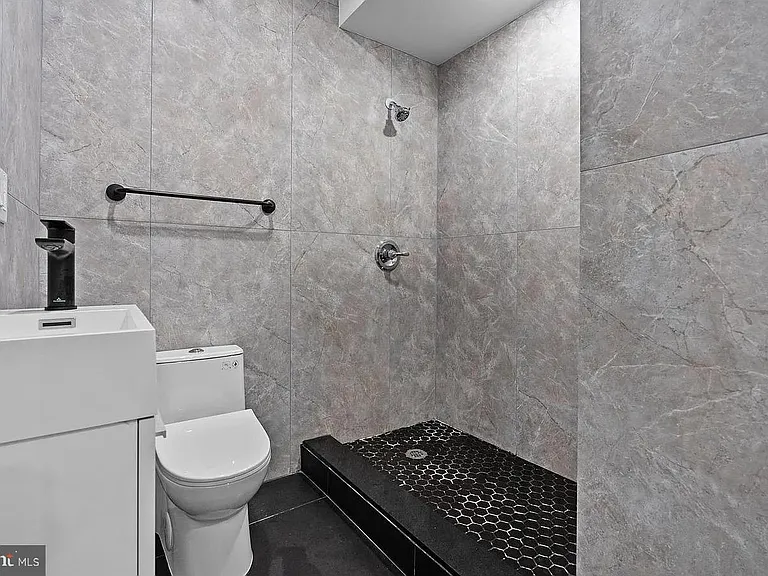 2146 N Front St #1 — Photo 9