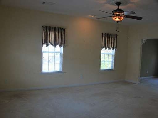 2nd image of 18 Roxbury Ln