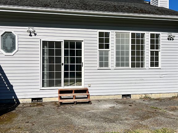 3rd image of 3221 Cherrywood Ave