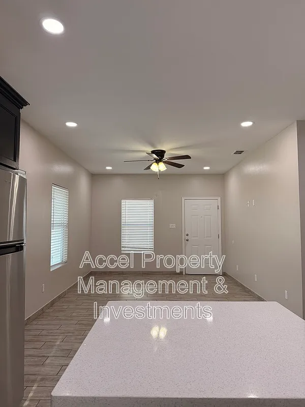 2 bed, 2.0 bath, 995 sqft, $900 — Photo 3