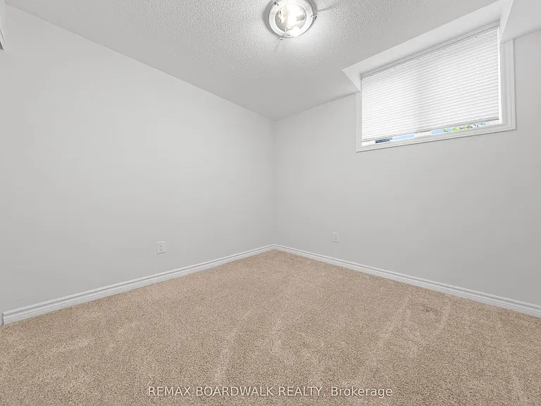 780A March Rd #29 — Photo 20