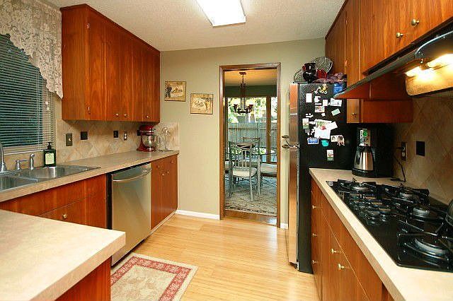 Kitchen - stainless appliances