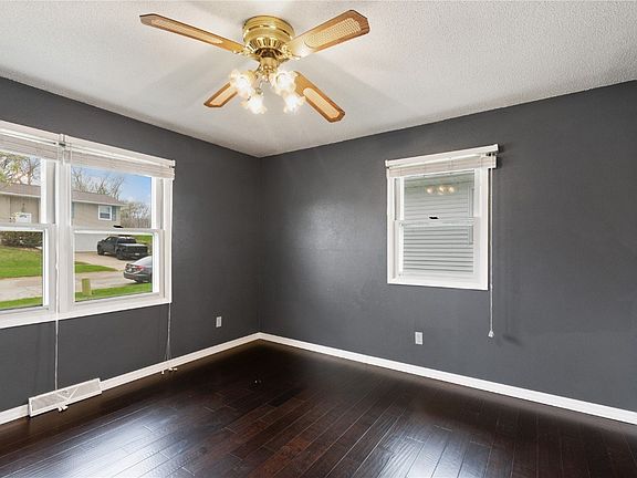 2nd image of 1255 Parkview Dr