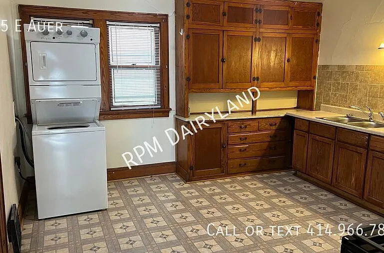 605 E Auer Ave — Photo 4