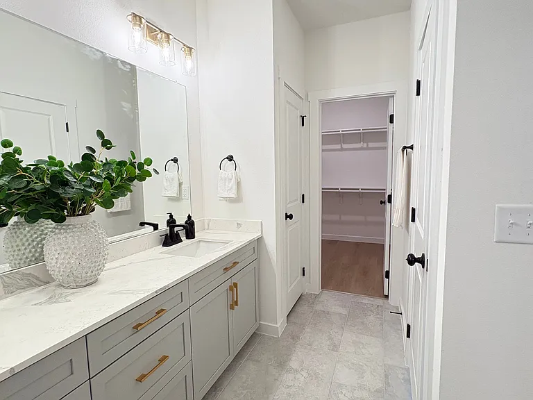 727 Liberty Park Dr — Photo 5
