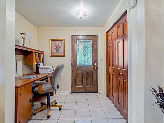 5th image of 104 Meadow Ln