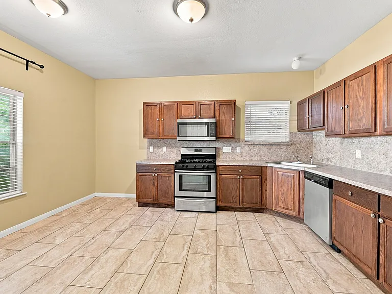 21503 Millhouse Cir — Photo 11