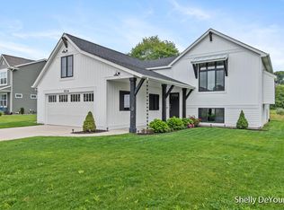 9214 Hessler Dr NE, Rockford, MI 49341
