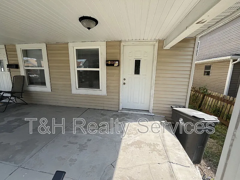 2 bed, 1.0 bath, 1107 sqft, $1,175 — Photo 3