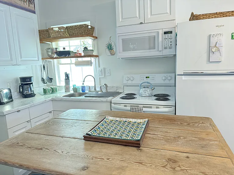 Full size kitchen. Nicely stocked.