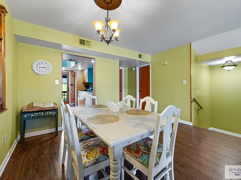 114 E Dolphin St #A — Photo 5