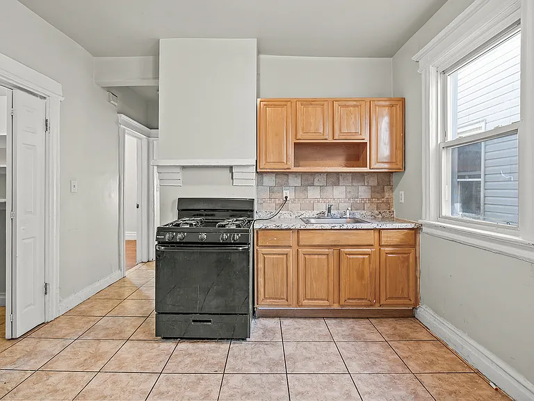 30 Wainwright St #3 — Photo 6