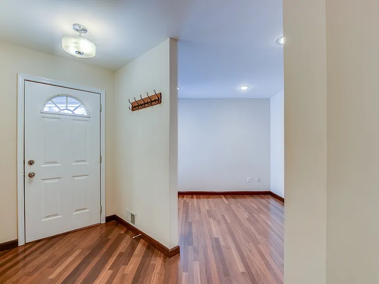 403 Taggert Dr — Photo 7