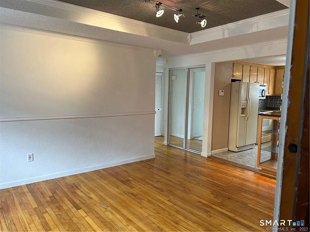 Mead Street Condominium — Photo 2