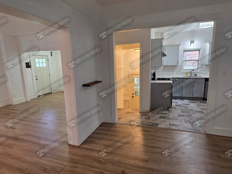 7455 Churchill St — Photo 25