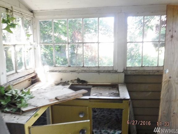 4th image of 227 S 6th St