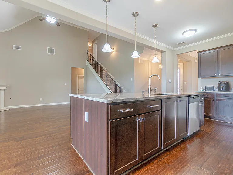 13435 Lapstone Ln — Photo 18