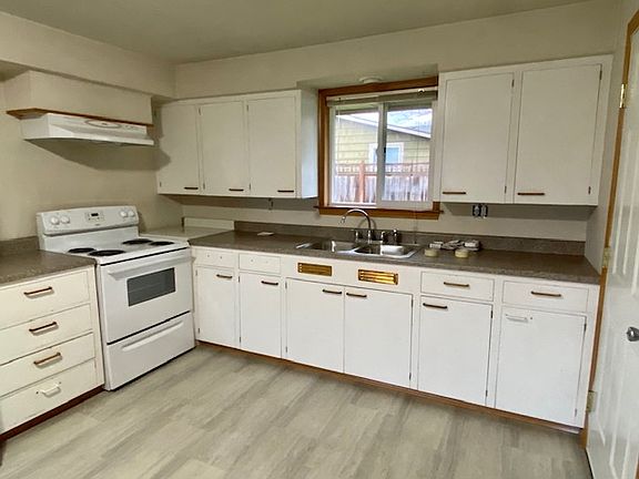5th image of 50 SE Pasek St Unit 2