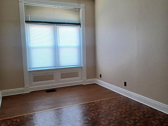 4th image of 3132 Oregon Ave #1