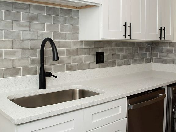 4th image of 3800 N Greenview Ave #3839