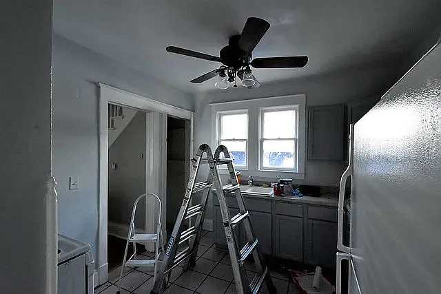 465 N Spring St — Photo 5