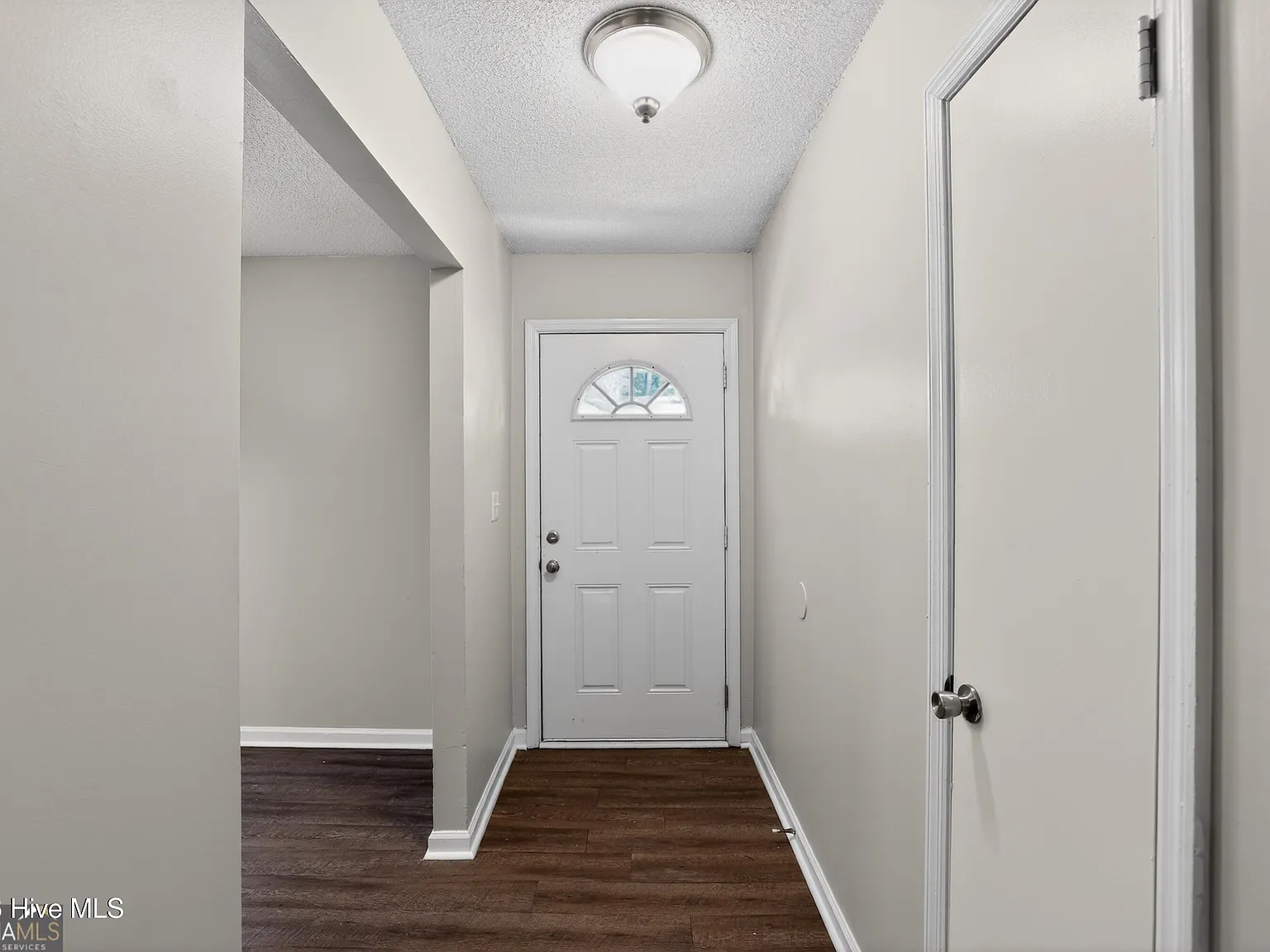 3 bed, 2.0 bath, $1,475 — Photo 2