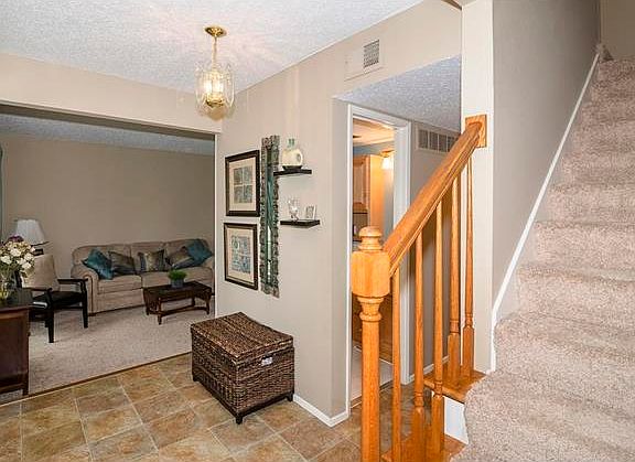 2nd image of 930 Forestlac Ct