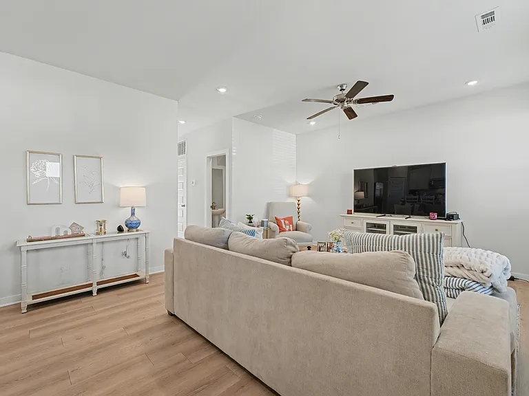 4885 Triangle St — Photo 8