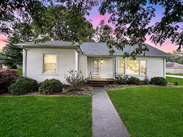 413 S Main St, Clay City, IL 62824