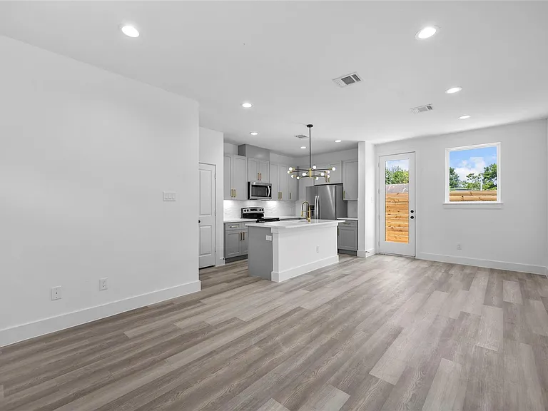 4610 Crown Grove Ln — Photo 3