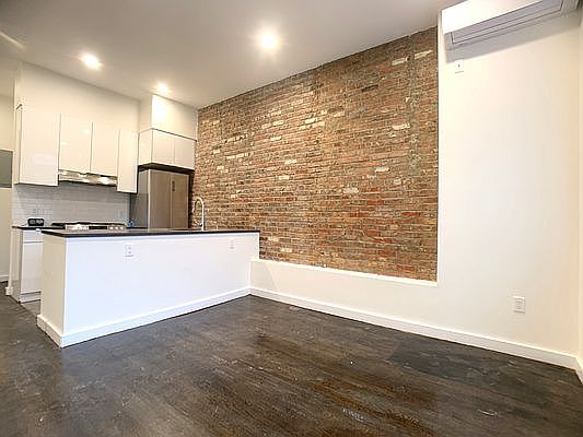 3rd image of 211 Henry St APT 4B