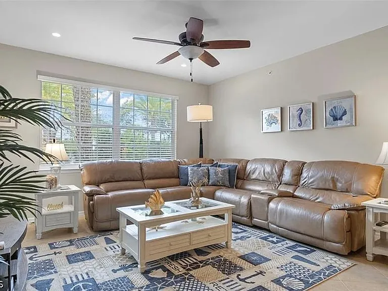 8500 Violeta St #102 — Photo 2