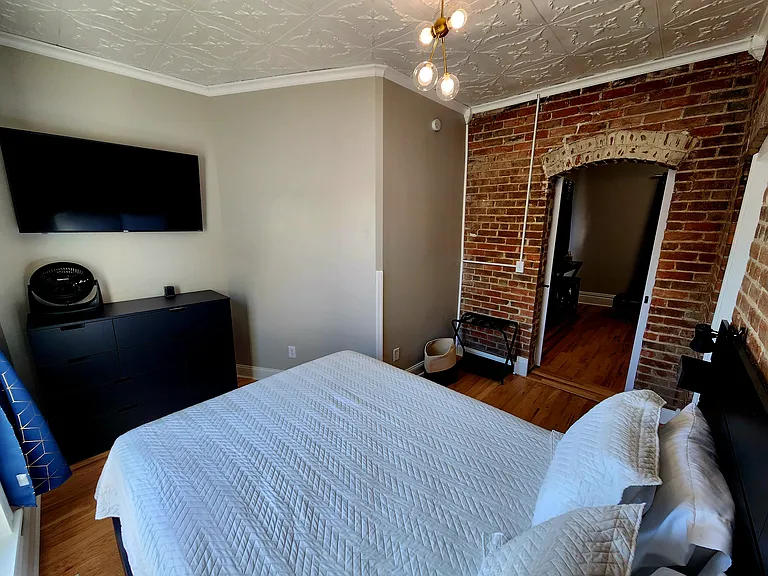 324 W 13th St — Photo 13