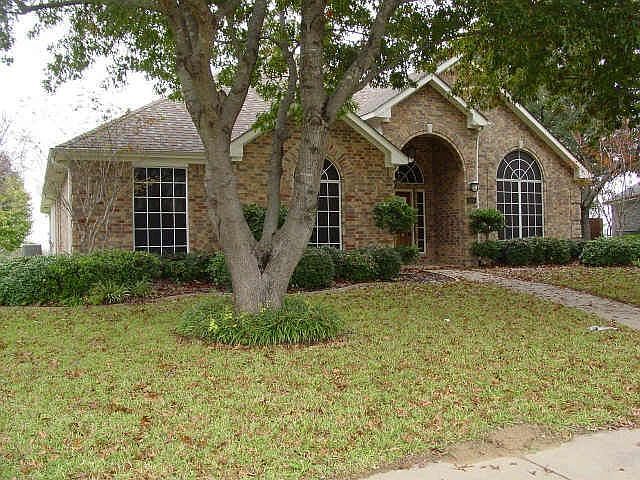 1st image of 100 Circle Creek Dr