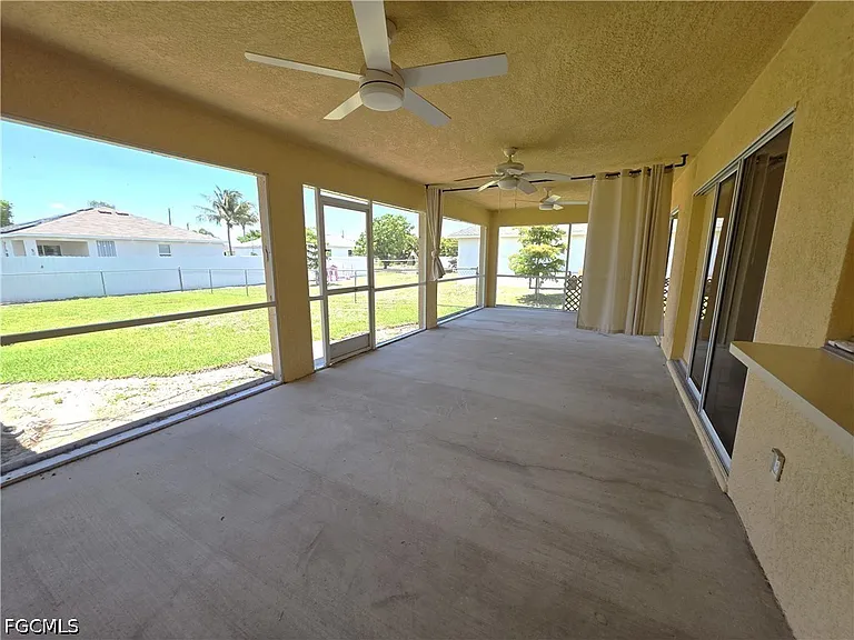 4614 SW 9th Pl — Photo 28