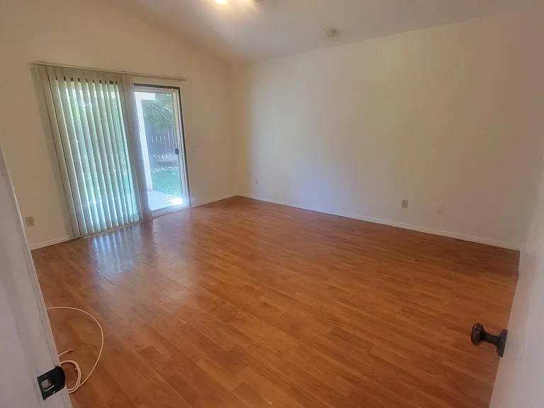 908 Cimarron Dr — Photo 10