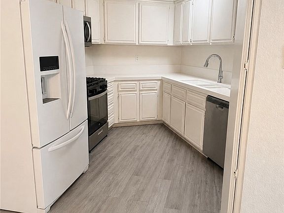 3rd image of 1076 Occidental Cir