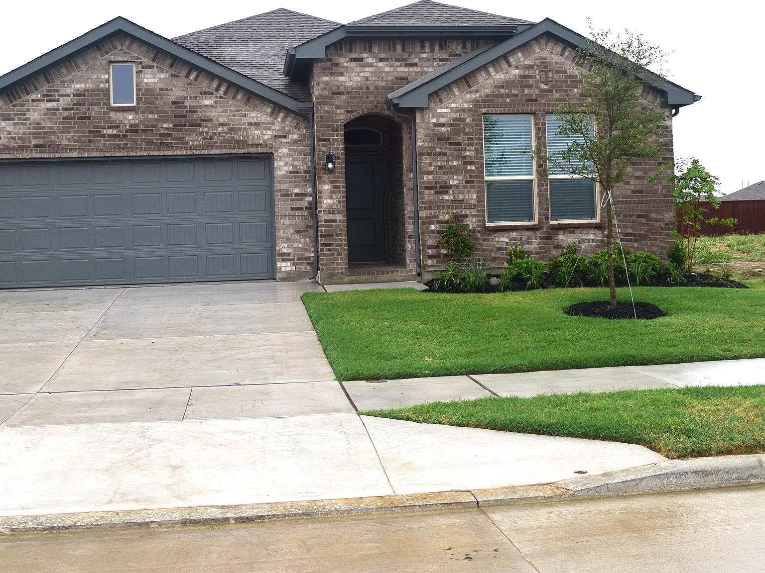 5 bed, 2120 sqft, $2,695 — Photo 3
