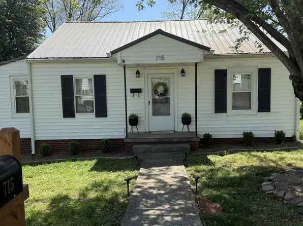 715 Ferry St, Loudon, TN 37774